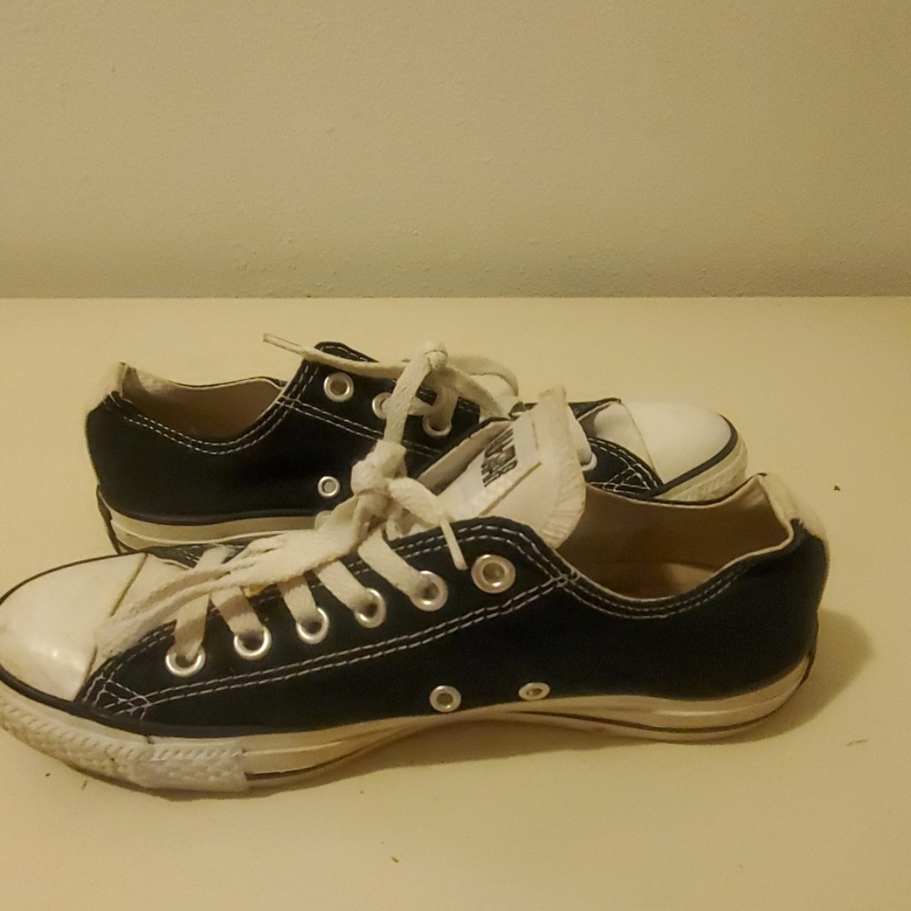 Converse size 6 mens 8 womens